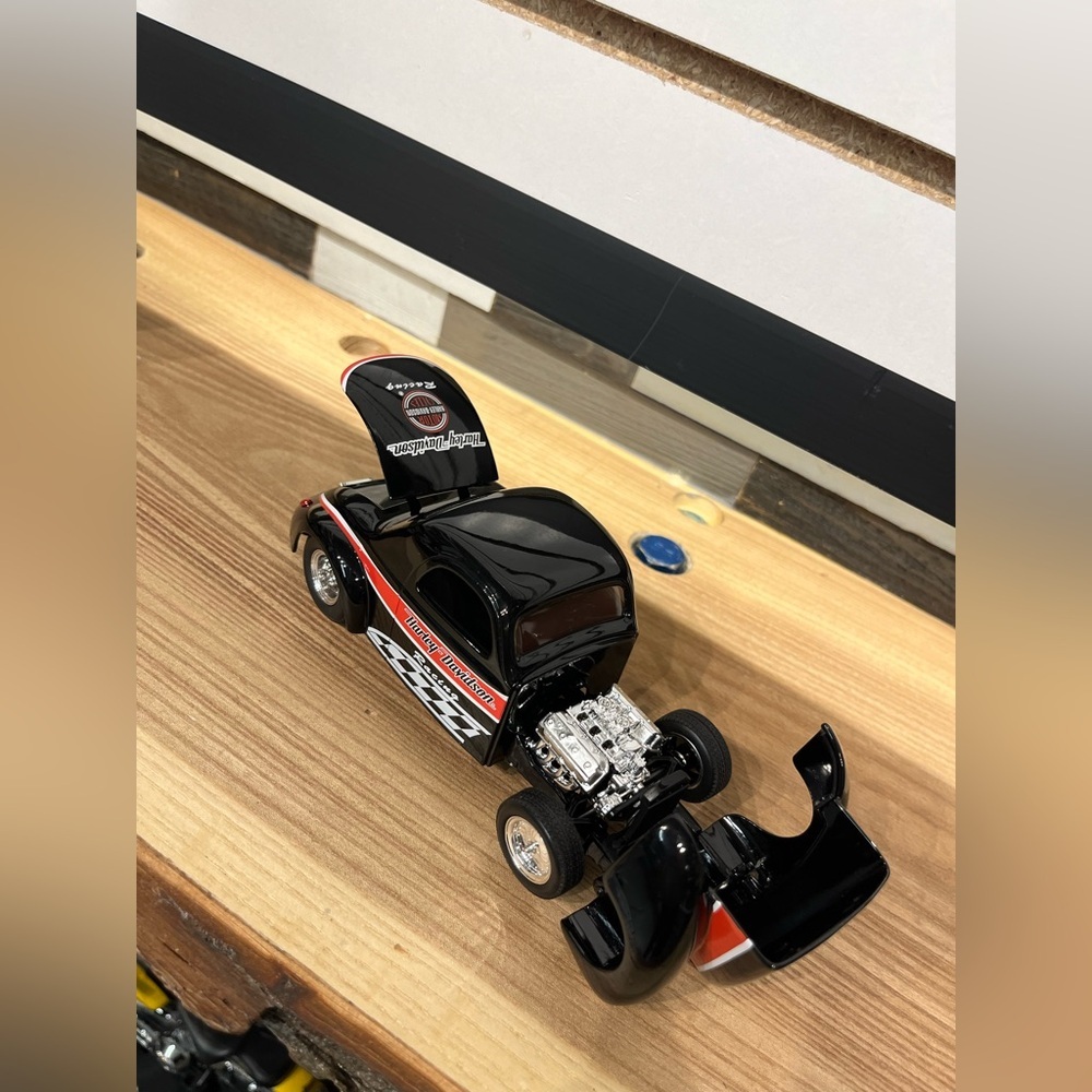 Harley Davidson ‘41 Willys Coupe coin bank - Picture 3 of 9